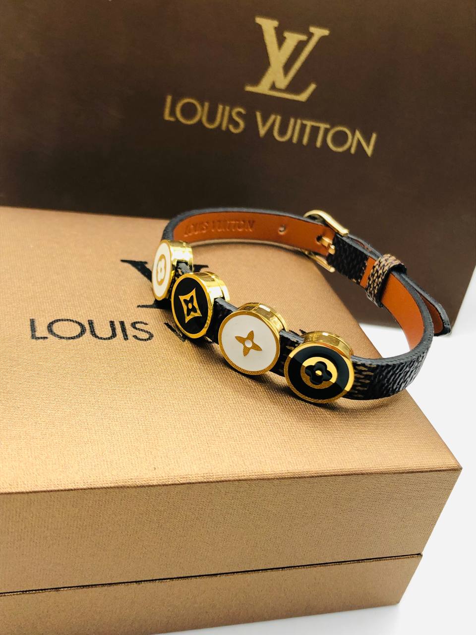 BRACELET LOUIS VUITTON CUIR P4