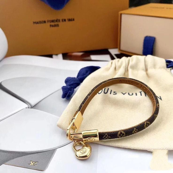 BRACELET LOUIS VUITTON CUIR LV01S