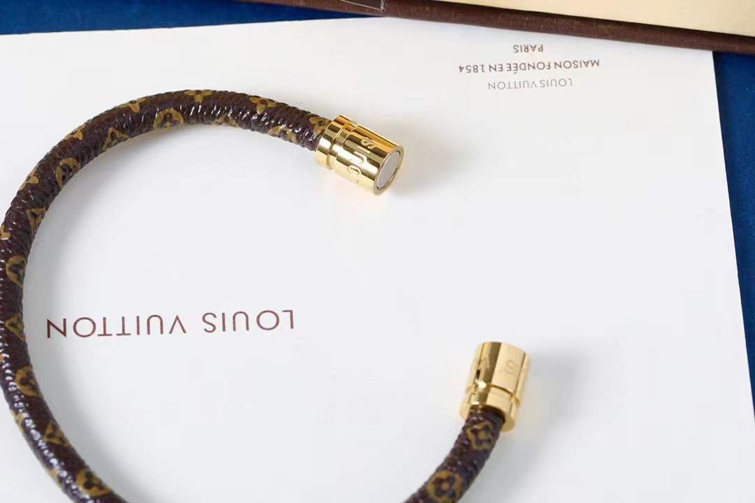 BRACELET LOUIS VUITTON CUIR LV01